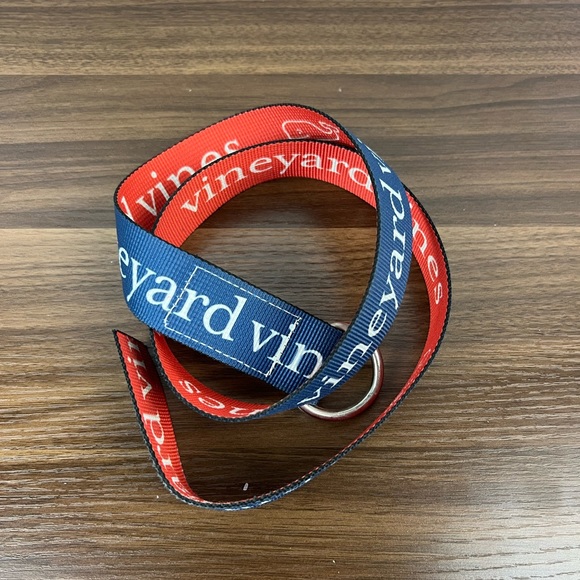 Vineyard Vines Red Blue Reversible Logo D Ring Belt - Picture 2 of 4